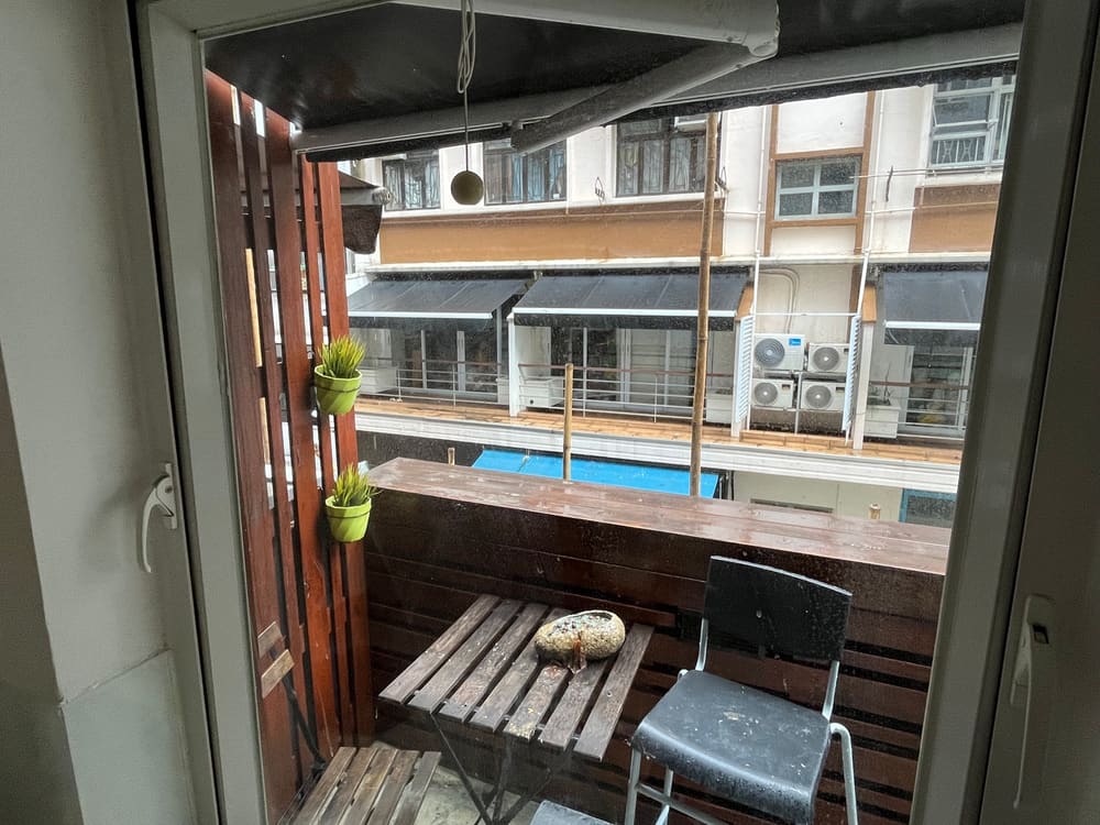 露台木地台及座椅範圍