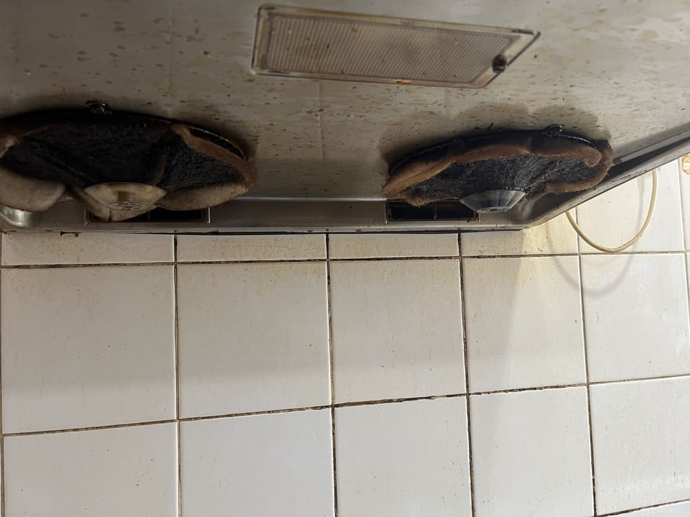 抽油煙機底部濾網油污
